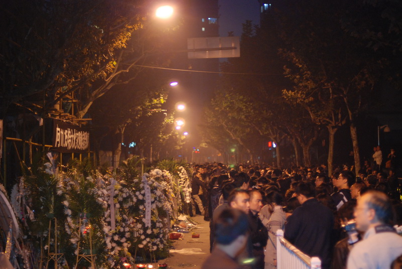 下雨天的晚上，幸福的被普照